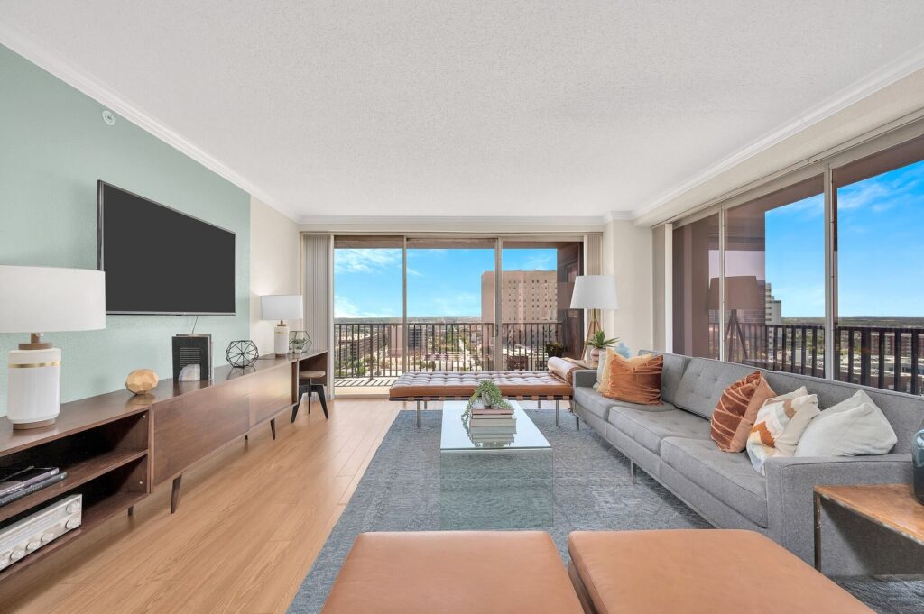 Open concept living at Hoston House high rise apartments in Houston